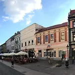 S8 Luxury Oldtown - Foodstore, Crib, Babychair, Netflix, Pc Screen, Unlimmusic Apartment Košice
