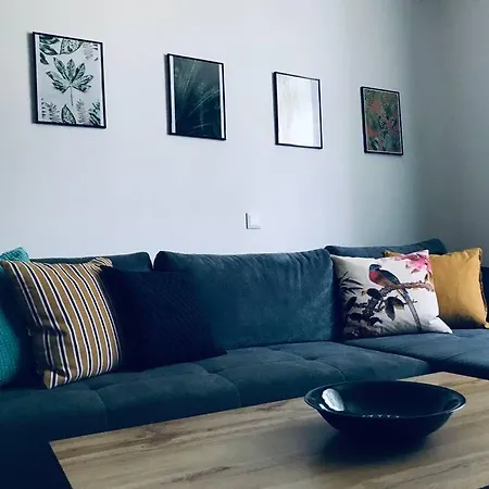 Apartmán S8 Luxury Oldtown - Foodstore, Crib, Babychair, Netflix, Pc Screen, Unlimmusic Košice