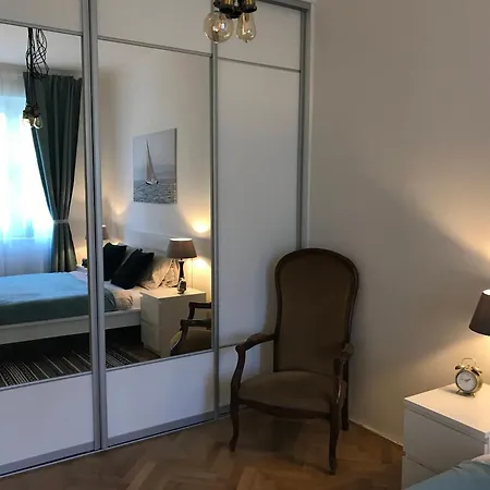 דירה S8 Luxury Oldtown - Parking, Foodstore, Crib, Babychair, Pc Screen, Unlimmusic *